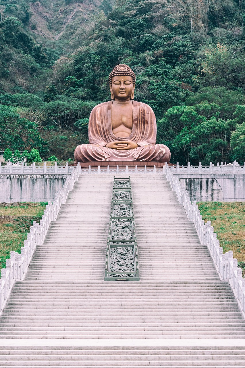entdecken sie die transformative kraft der meditation. erfahren sie, wie regelmäßige meditation stress abbauen, die konzentration verbessern und ihre innere ruhe fördern kann. beginnen sie noch heute ihre reise zu mehr wohlbefinden!