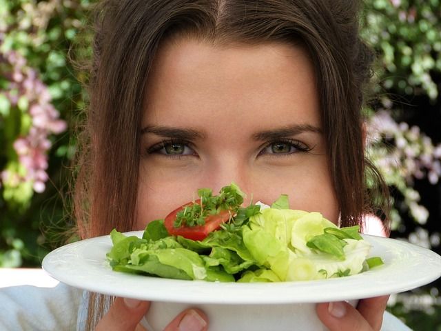 Gesunde Ernährung für Frauen: So gelingt der Alltag problemlos