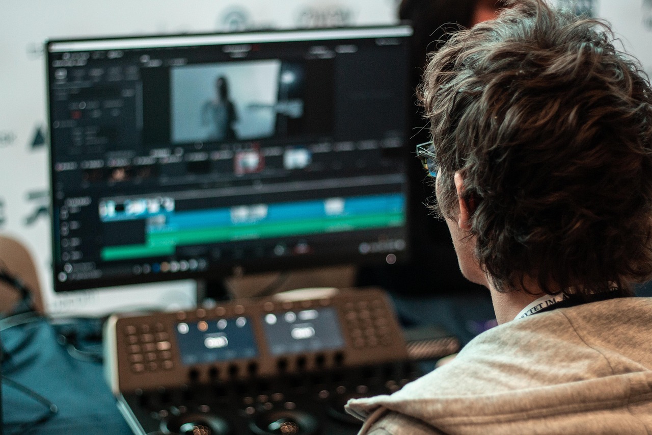 entdecken sie die vorteile und herausforderungen von remote work. erfahren sie, wie sie produktiv von zu hause aus arbeiten und die besten tools für erfolgreiches homeoffice nutzen.